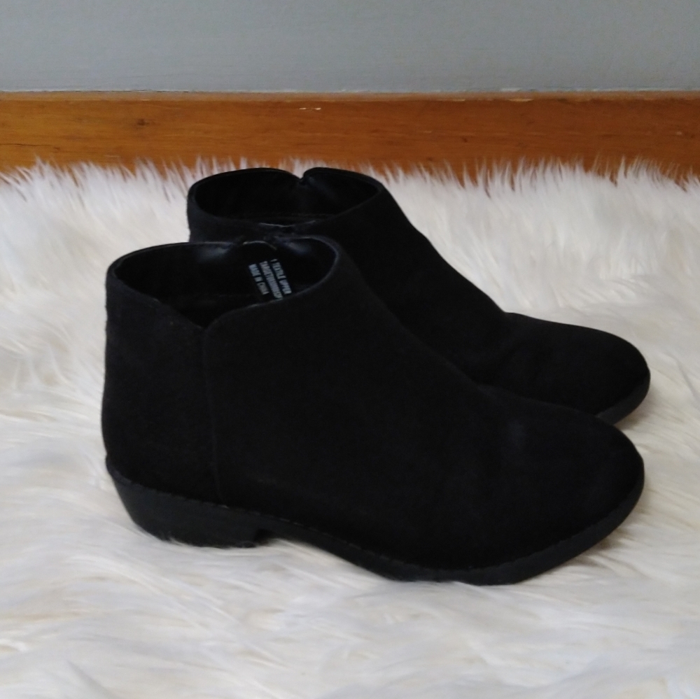 Girls' Cat & Jack black booties sz.1